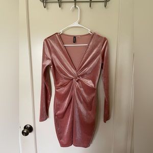 Divided by H&M. Blush-colored velvet bodycon dress with long sleeves.